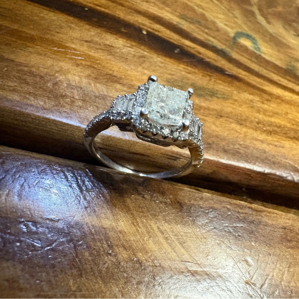 Kay Jewelers 1 1/2 carat princess cut natural diamond in a halo setting - Picture 4 of 14